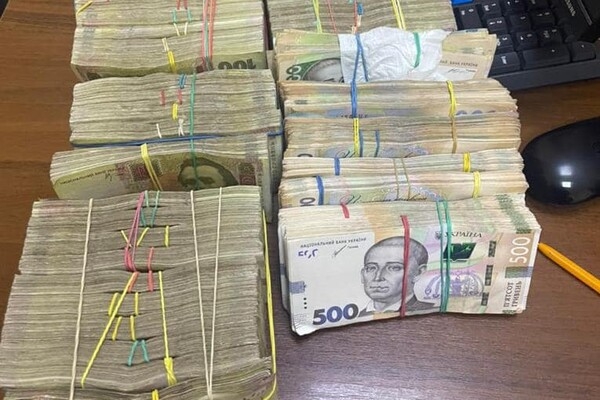 В Одесской области у водителя автобуса обнаружили незадекларированные 800 тысяч гривен