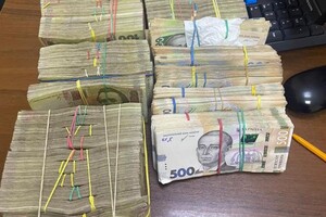 В Одесской области у водителя автобуса обнаружили незадекларированные 800 тысяч гривен
