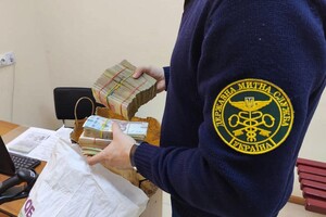 В Одесской области у водителя автобуса обнаружили незадекларированные 800 тысяч гривен