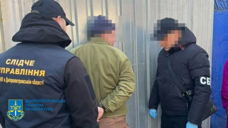 Імітували смертельну ДТП та вимагали 8 тисяч доларів: в Дніпрі затримали банду вимагачів