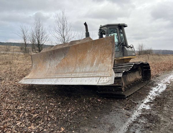 Небезпечна професія: під Києвом тракторист підірвався на російській міні