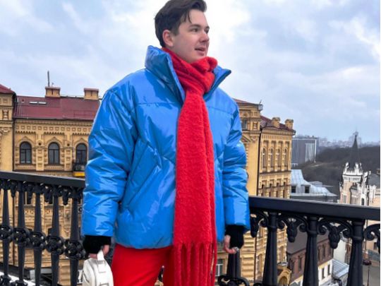 Серед трендів чоловічої моди на весну — жилет на голе тіло, — стиліст