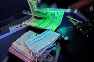 В Одессе полицейские зарабатывали на продаже наркотиков и попались 