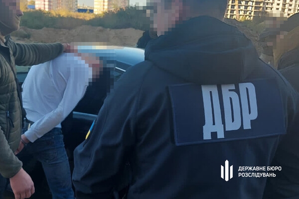 В Одессе полицейские зарабатывали на продаже наркотиков и попались 