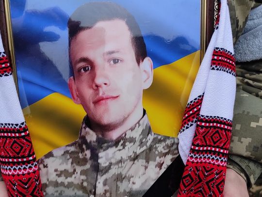 «Його очі завжди горіли до життя»: на Вінниччині попрощались із воїном, якого рідні шукали три місяці