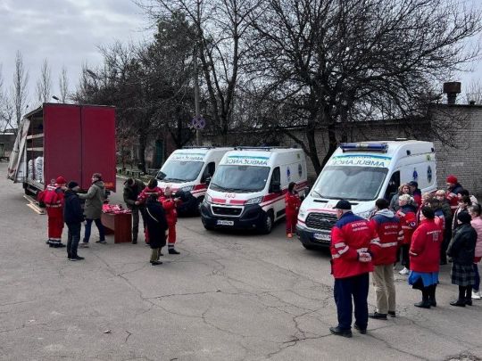 ЛОК передав українським медикам на Донеччині майже 2 тисячі бронежилетів