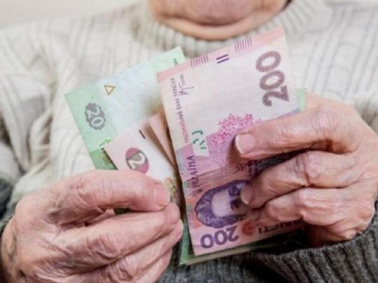 Пенсіонери більше не отримуватимуть щорічну доплату до 9 травня: що вирішила Рада