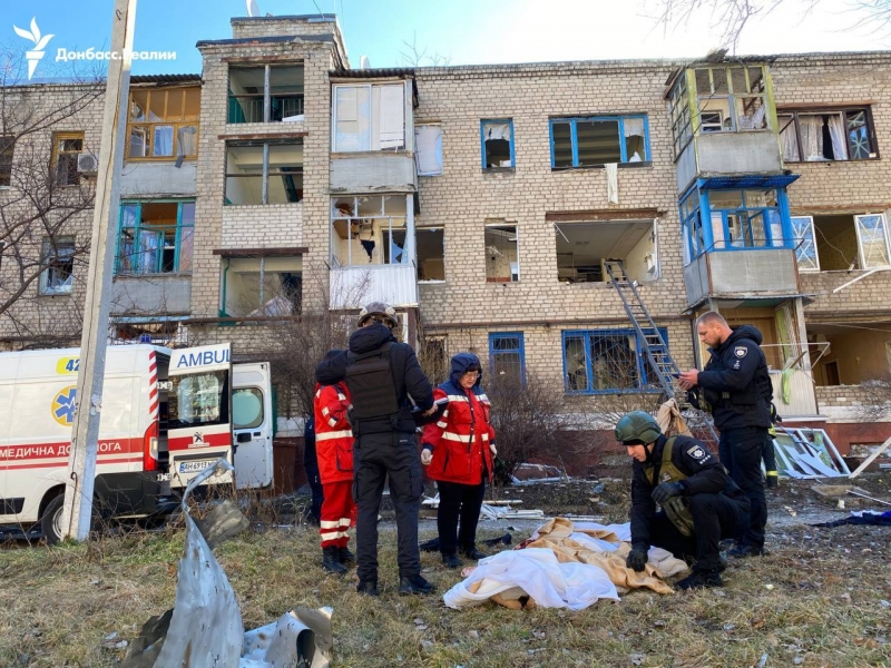 Рашисти обстріляли Краматорськ: зруйновано багатоповерхівки, є загиблі та поранені (фото, відео)