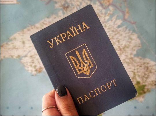 Стати українцем буде нелегко: Рада ввела іспити з мови та історії для отримання громадянства України