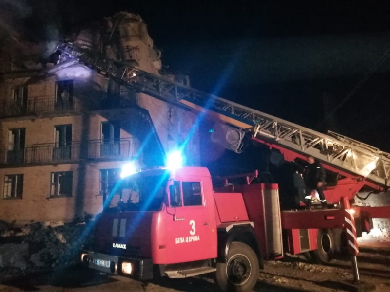 Троє людей загинули внаслідок атаки дрона-камікадзе на гуртожитки ліцею під Києвом (фото)