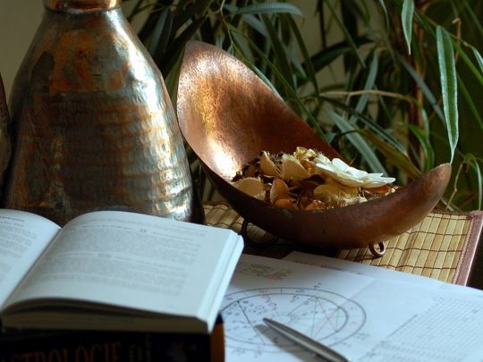 У Овнів — різкі зміни у житті, а перед Стрільцями відкриються нові можливості: гороскоп на 22 березня 2023 року