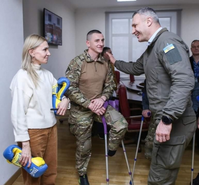 «У США ніхто не очікував, що ми настільки сильні»: захисник України після протезування хоче повернутися на фронт