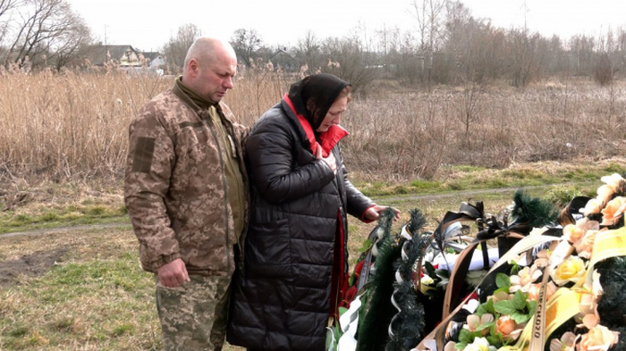 «За кілька хвилин до самогубства син написав мамі смс: «Вибач за це…», — батько 18-річного курсанта, який застрелився на посту