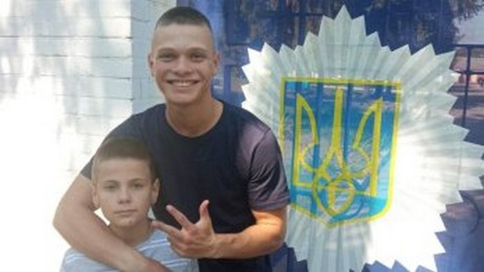 «За кілька хвилин до самогубства син написав мамі смс: «Вибач за це…», — батько 18-річного курсанта, який застрелився на посту