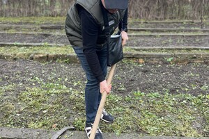 В Одессе высадили саженцы дубов Шевченко в Одессе