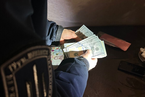 В Одесской области разоблачили чиновника воинской части, который отбирал у солдат боевые доплаты
