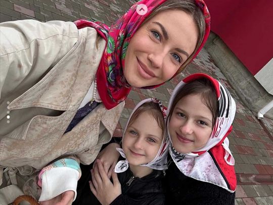 «Христос Воскрес!» Софія Ротару, Леся Нікітюк та інші зірки привітали українців з Великоднем