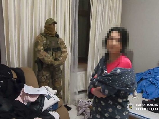 Користувалась скрутним матеріальним становищем: в Одесі жінка втягувала дівчат у зайняття проституцією