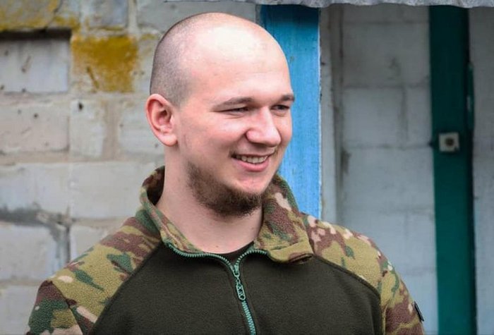 Під час обстрілів спрацьовує інстинкт самозбереження: на позиції із українськими бійцями живе єнот