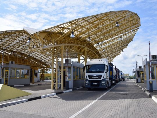 Польські фермери блокують залізничні колії: чим це загрожує водіям на ПП «Ягодин»