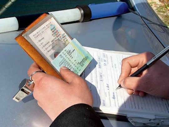 «Синець у вас під оком або пошкоджене крило авто можуть бути підставою»: адвокат про правила перевірки документів