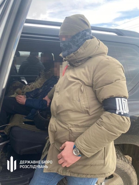 Тікали в гідрокостюмах: злочинна група переправляла ухилянтів за кордон