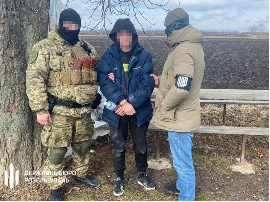 Тікали в гідрокостюмах: злочинна група переправляла ухилянтів за кордон