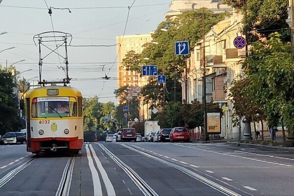 На Тираспольской площади установили новые знаки дорожного движения и нанесли разметку