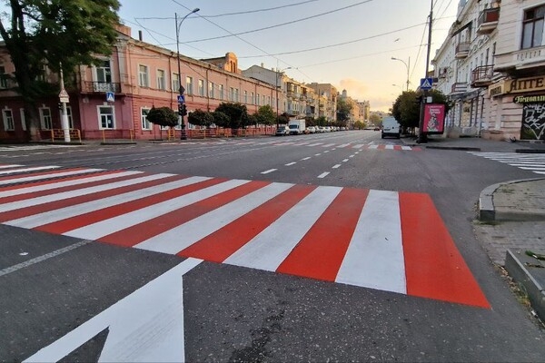 На Тираспольской площади установили новые знаки дорожного движения и нанесли разметку