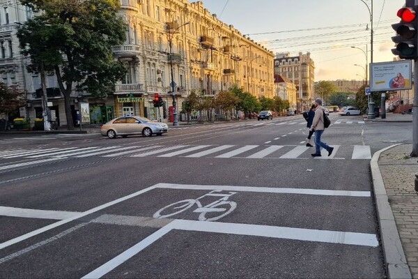 На Тираспольской площади установили новые знаки дорожного движения и нанесли разметку