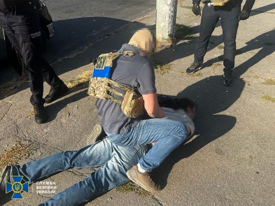 Херсонський священик таємно приторговував зброєю, що залишилася після втечі окупантів (фото, відео)