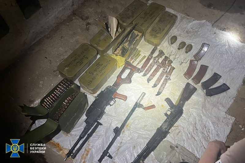 Херсонський священик таємно приторговував зброєю, що залишилася після втечі окупантів (фото, відео)