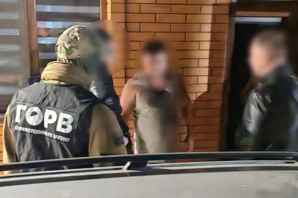В Одесской области предприниматель-перевозчик помог незаконно выехать за границу 18-ти мужчинам