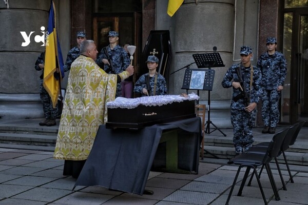 В Одессе простились с погибшим разведчиком (фото)