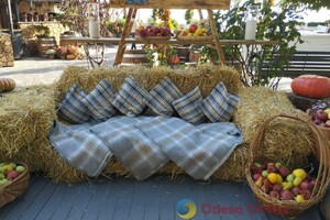 Витрины одесских магазинов и кафе украсили город к Хэллоуину (фото)