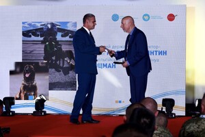 Собака, погибшая из-за вражеской атаки на паромную переправу в Одесской области, получила награду посмертно