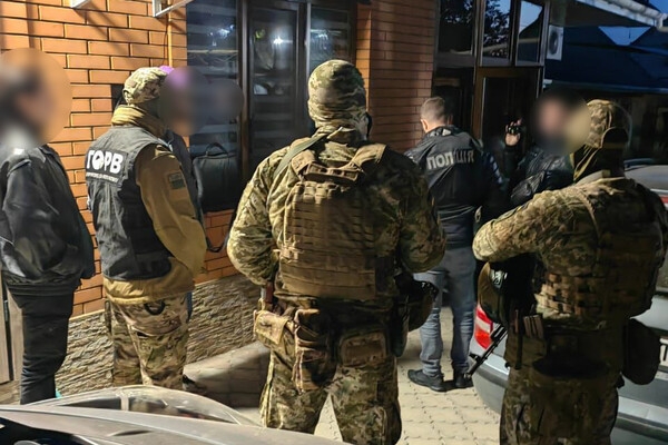В Одесской области предприниматель-перевозчик помог незаконно выехать за границу 18-ти мужчинам