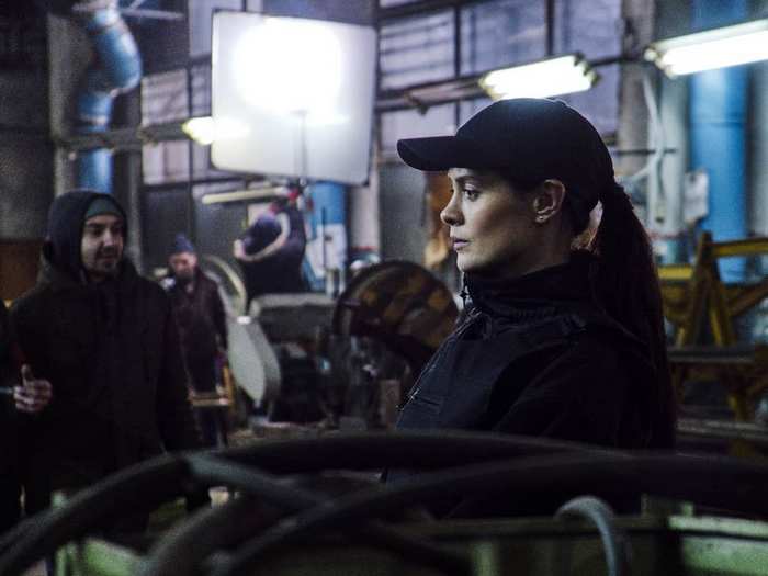 «Досі страшно тримати зброю в руках»: зірка серіалу «Опер за викликом» про зміни у житті під час великої війни