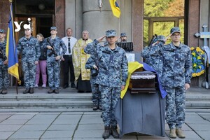 В Одессе простились с погибшим разведчиком (фото)