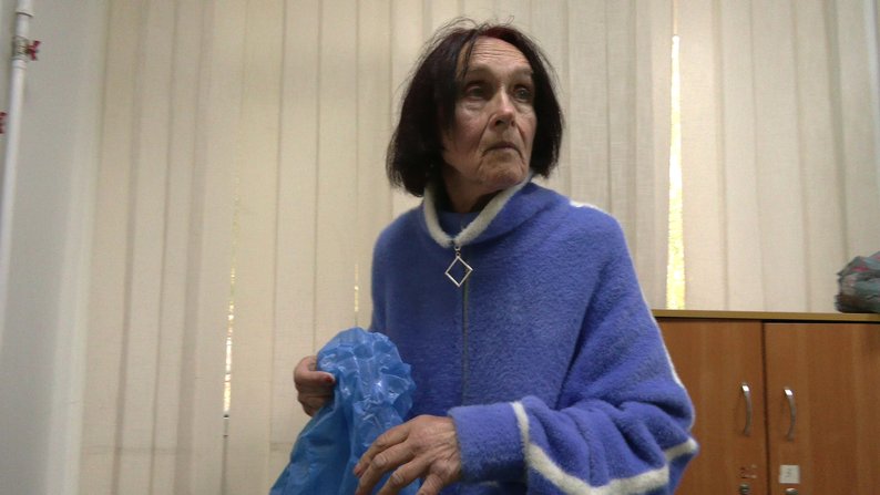 «Може, Аня з мамою зможуть налагодити стосунки, якщо житимуть порізно»: суд відібрав 12-річну дочку у 78-річної Валентини Підвербної