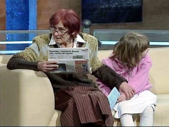 «Може, Аня з мамою зможуть налагодити стосунки, якщо житимуть порізно»: суд відібрав 12-річну дочку у 78-річної Валентини Підвербної