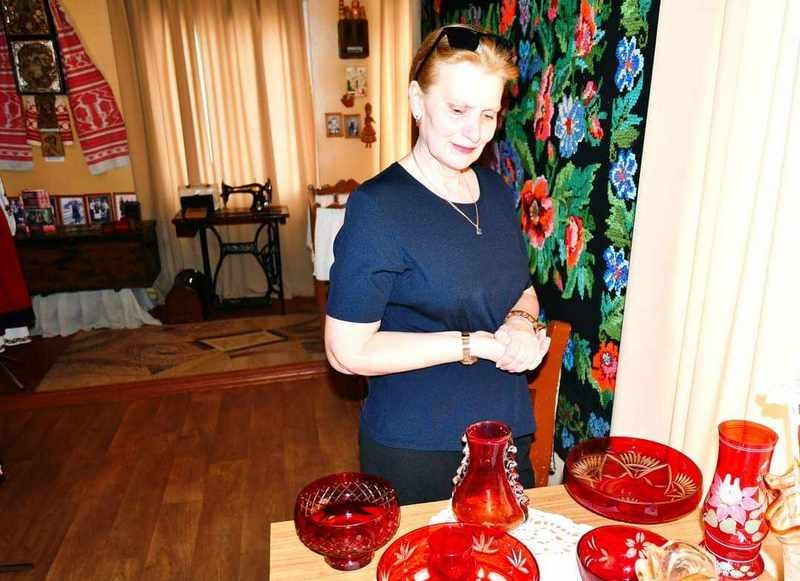 «Посуд з бабусиних сервантів екологічно чистий. Сервіруйте ним стіл не лише для краси, а й заради здоров’я», — дослідниця історії скла Олена Тахтай
