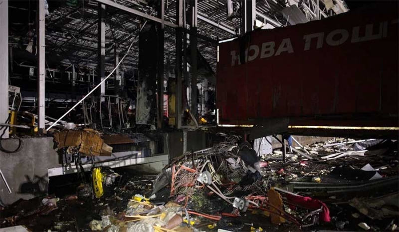 Росіяни підло вдарили по терміналу «Нової пошти» в Харківській області: є загиблі та поранені
