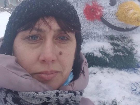Світлана вийшла з дому у двір і розмовляла із сусідками: внаслідок прямого влучення снаряда у Херсоні на очах у сина загинула медсестра