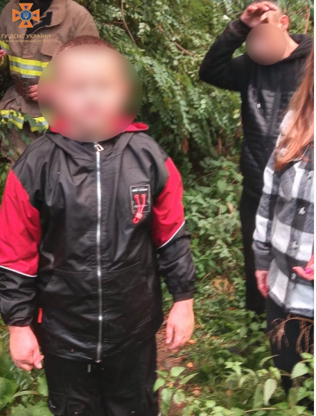 У Яремчі дивом врятували дитину, яка впала у відомий водоспад (фото, відео)