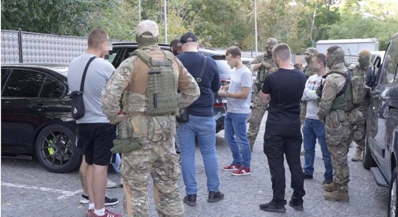 В Одесі затримали іноземця, який замовив вбивство власника київської стоматологічної клініки та його дружини (фото)