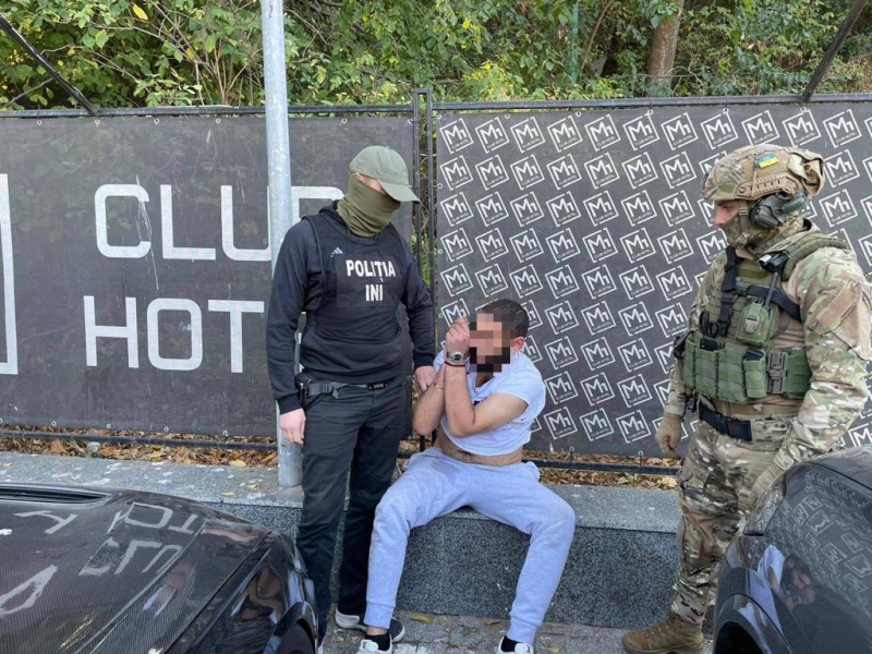 В Одесі затримали іноземця, який замовив вбивство власника київської стоматологічної клініки та його дружини (фото)