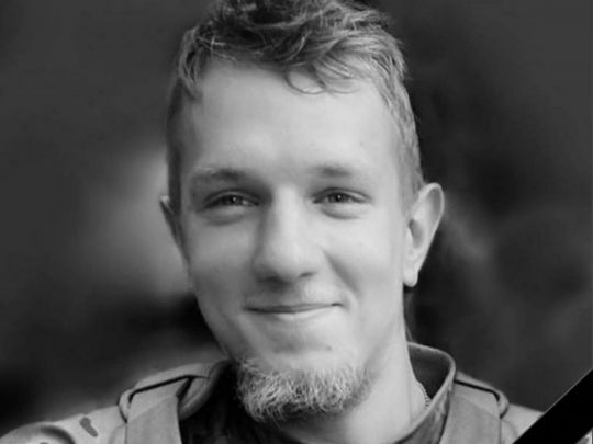 «За ваші гроші була куплена ракета, яка вбила мого єдиного сина»: написала на плакаті московським попам та вірянам матір загиблого азовця