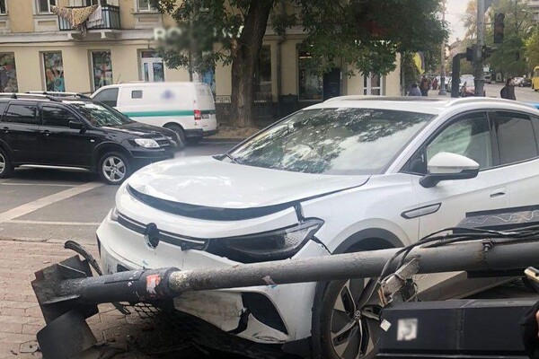 В центре Одессы из-за ДТП пострадали два водителя и пешеход