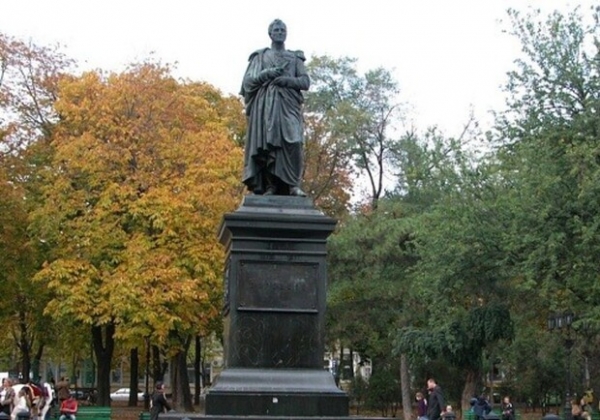 В Одессе могут демонтировать памятники Пушкину и Воронцову, а в Измаиле – памятник Суворову